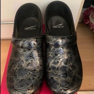 New Dansko size 38